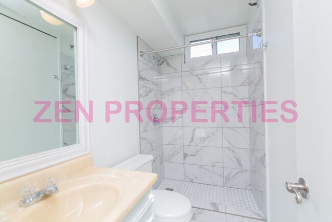 Building Photo - a 2 bdrm, 2 bath unit with 2 prkg at Fairway House for rent