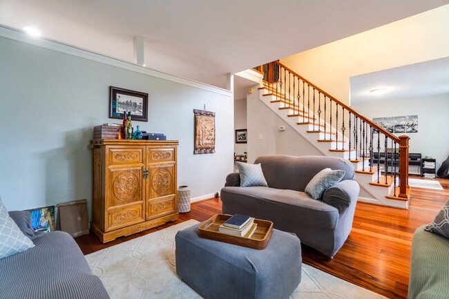 Building Photo - 821 Loch Island Dr