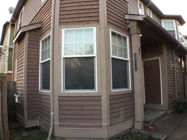 Building Photo - Charming Two Bedroom Town Home  $500 off F...