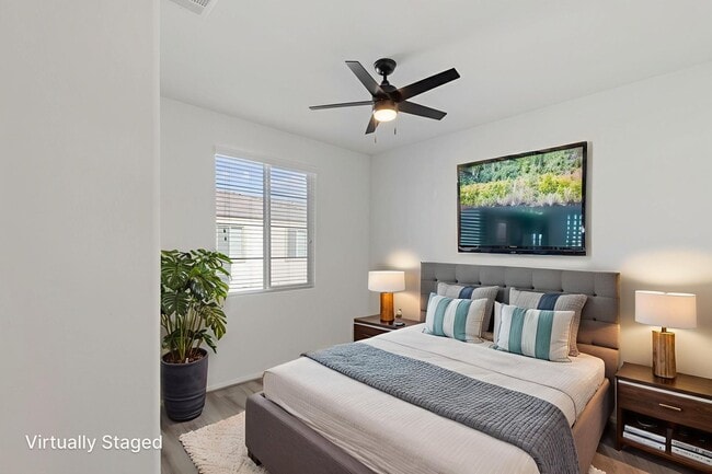 Building Photo - LIKE NEW 3 BEDROOM TOWNHOME