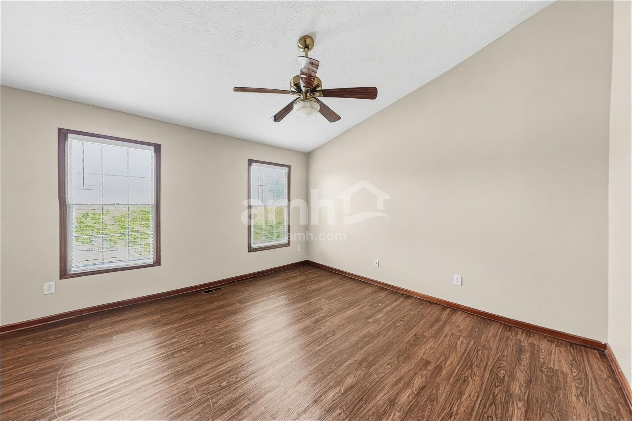 Building Photo - 5829 Sharets Dr