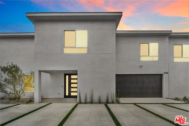 Primary Photo - 8702 Silver Way