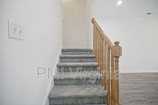 Building Photo - 105 Gilmerton Ave