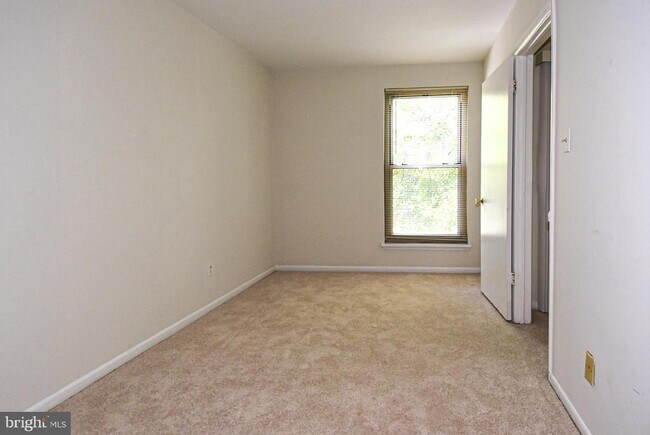 Building Photo - 3302 Woodburn Village Dr