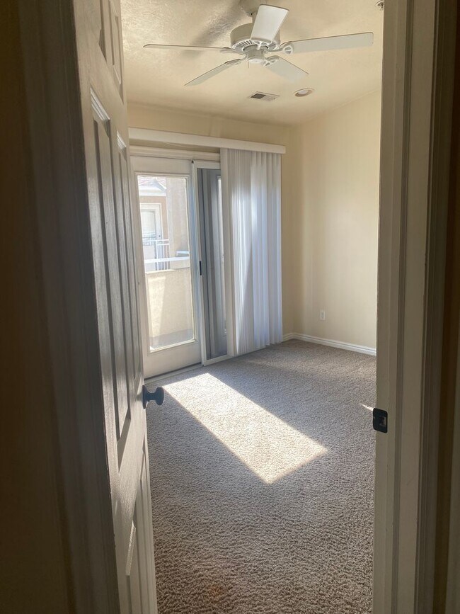 Building Photo - REDUCED RENT (for a limited time) One Bedroom near Utah Valley Hospital, Provo Recreation Center,...