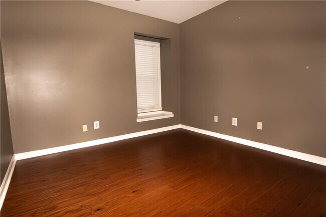 Building Photo - 5 Stratford Hall Pl NE