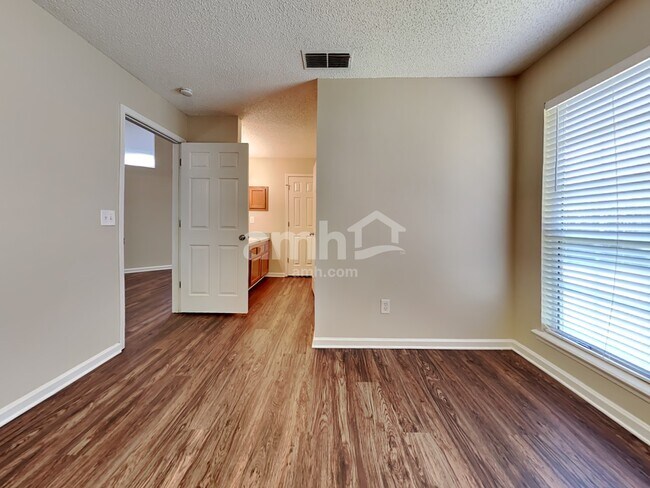 Building Photo - 2175 Hovington Cir E