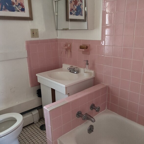 Building Photo - 15 Bemis Rd