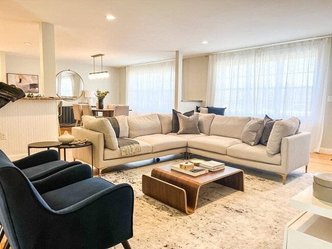 Building Photo - 15 Spencer St