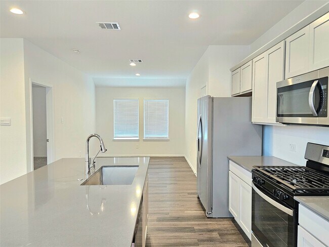 Building Photo - 4901 Pismo Ray Dr