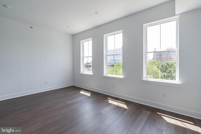 Building Photo - 813 N Broad St