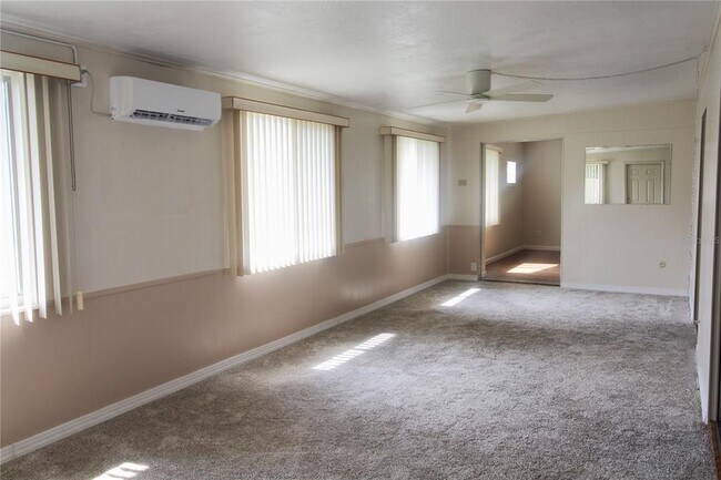 Building Photo - 4135 Deerfield Dr