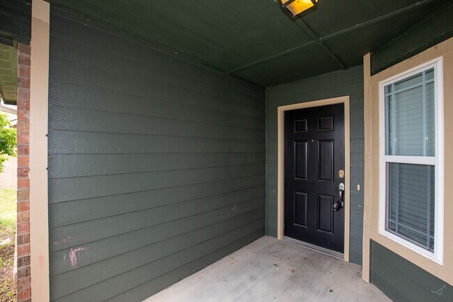 Building Photo - 3 Bed / 2 Bath in Owasso!