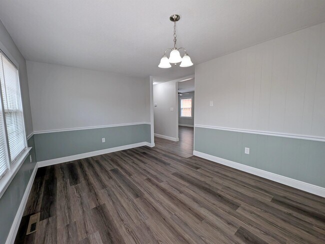 Building Photo - 103 Cherry Ave