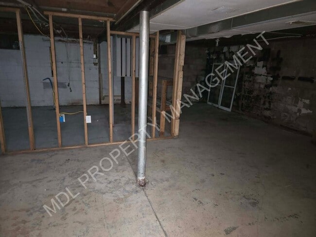 Building Photo - 4 Bed / 2 Bath House in Saginaw