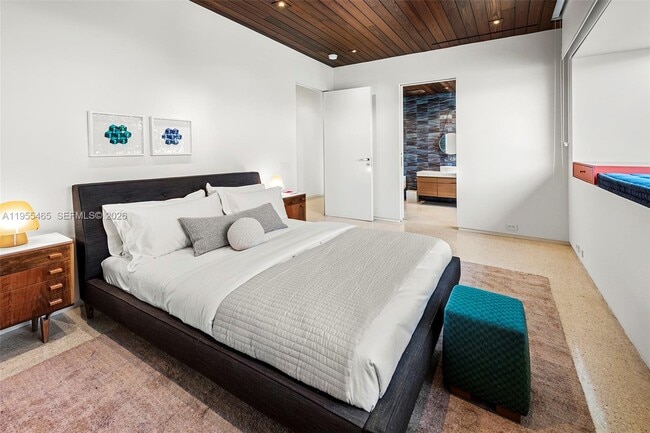 Building Photo - 610 W Dilido Dr