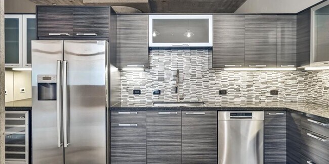 Building Photo - Sophisticated & Chic 2-Level Loft in SOMA ...