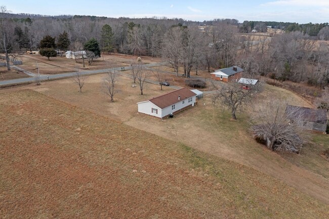 Building Photo - Charming 4-Bedroom Home on Spacious 2.64-Acre Lot in Graham, NC