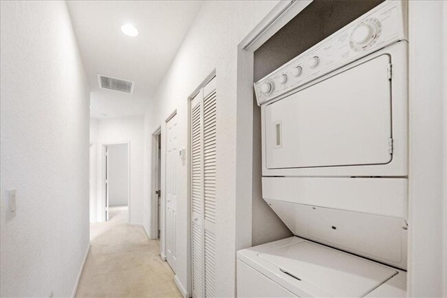 Building Photo - Gated Community in Vero Beach