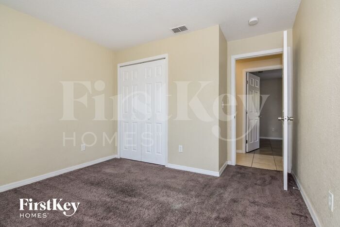 Building Photo - 501 Greenview Terrace