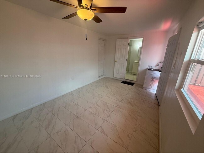 Building Photo - 6980 SW 26th St