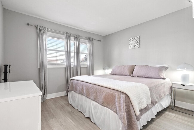 Building Photo - 1461 S Ocean Blvd