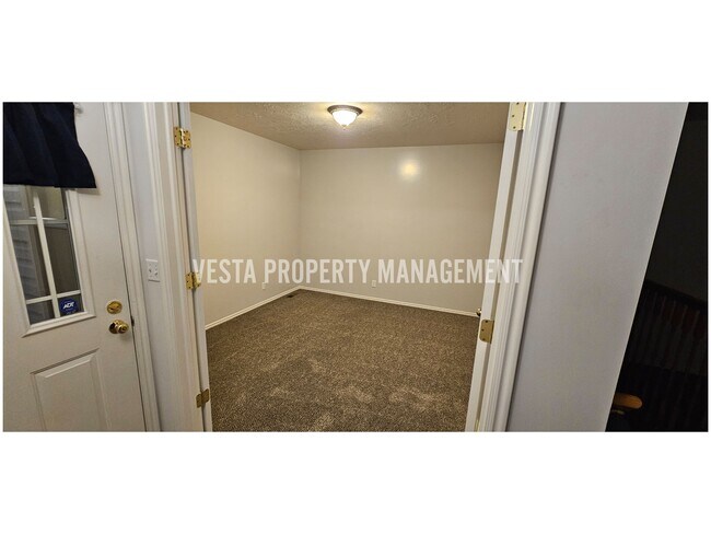 Building Photo - 981 Hudson St