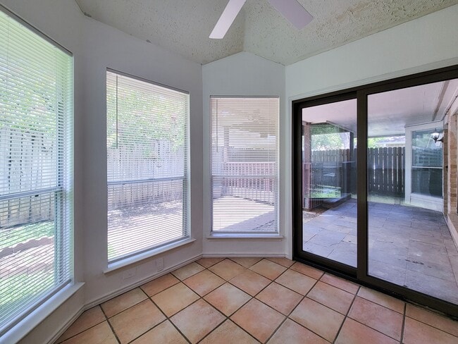 Building Photo - 2030 Creek Valley Ln