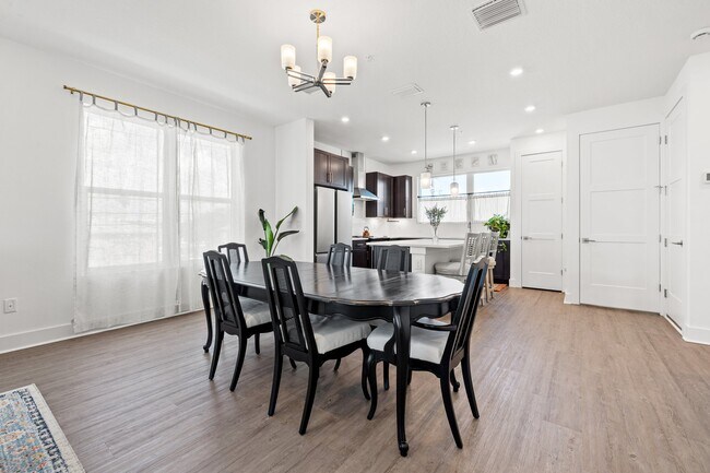 Building Photo - 320 15th St N