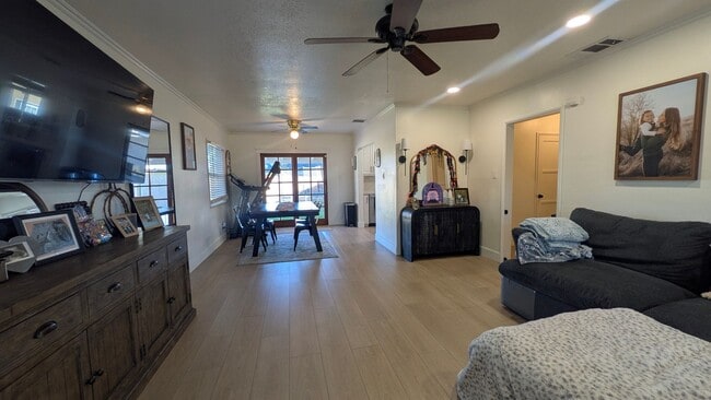 Building Photo - Newly remodeled home near Magnolia Center