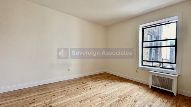 Building Photo - 585 W 204th St
