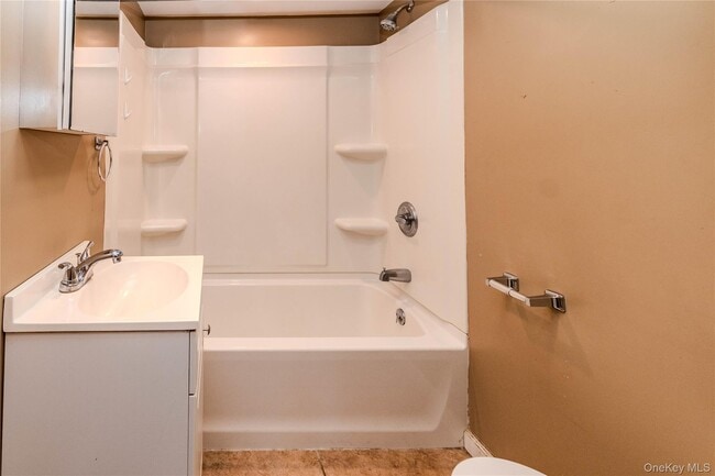 Building Photo - 876 NY-52