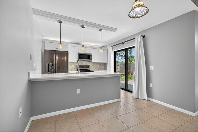 Building Photo - 2814 28th Ct