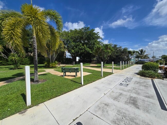 Building Photo - 1530 Royal Forest Ct