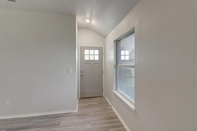 Building Photo - 7605 Cougar Dr
