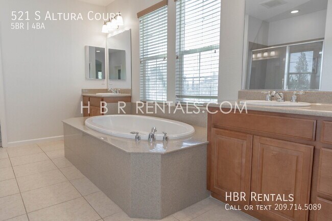 Building Photo - 521 S Altura Ct
