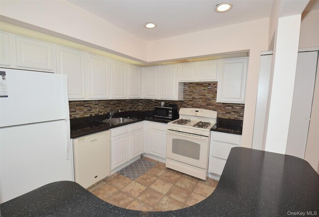 Building Photo - 206-14 Emily Rd