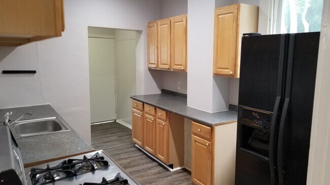 Building Photo - 2360 Pittock St
