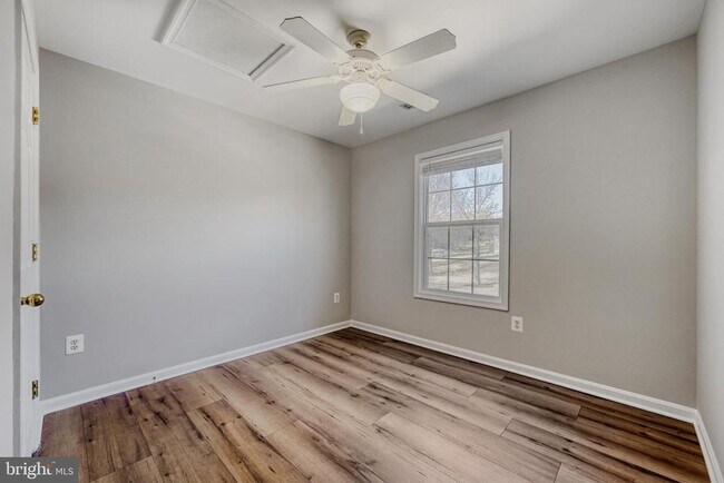 Building Photo - 8375 Mitzy Ln