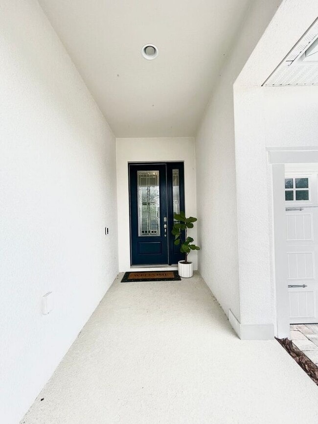 Building Photo - Elegant 5-Bedroom Pool Home for Rent in Sa...