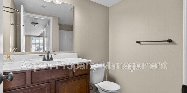 Building Photo - 482 N Mckenzie Ln