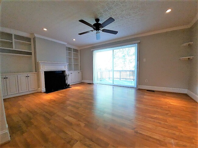 Building Photo - Lovely 3BR/3.5BA Townhouse in Timber Run V...