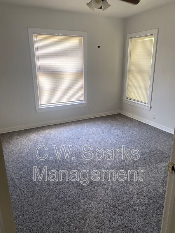 Building Photo - 3610 Glenhaven Blvd