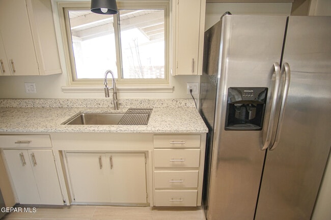 Building Photo - 3313 Cork Dr