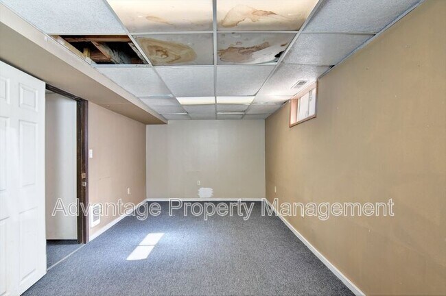 Building Photo - 2015 NW Van Buren Ave