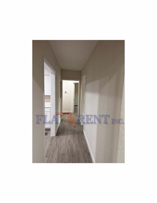 Building Photo - 4/2 Bungalow in Geneva!!