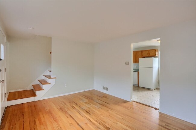 Building Photo - 442 Brierly Ln