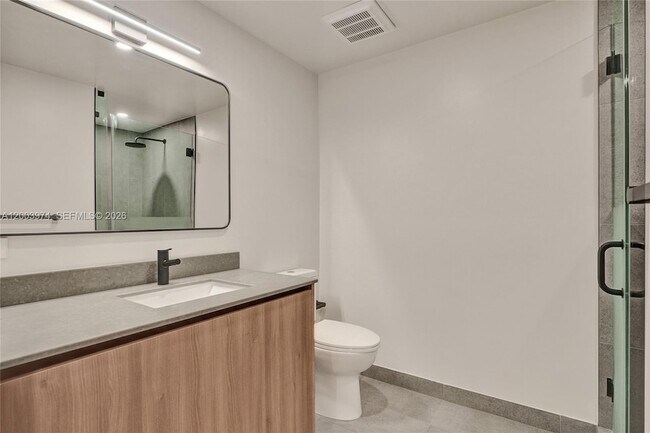 Building Photo - 121 NE 5th St