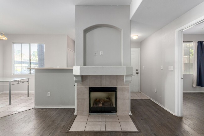 Building Photo - Luxury Living at The Falls - Ground floor ...