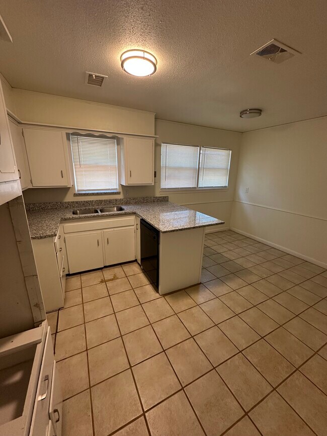 Building Photo - 4208 SE 31st Ave